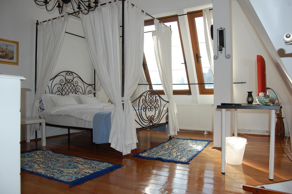 Bucharest Boutique Accommodation By Hotels Room photo